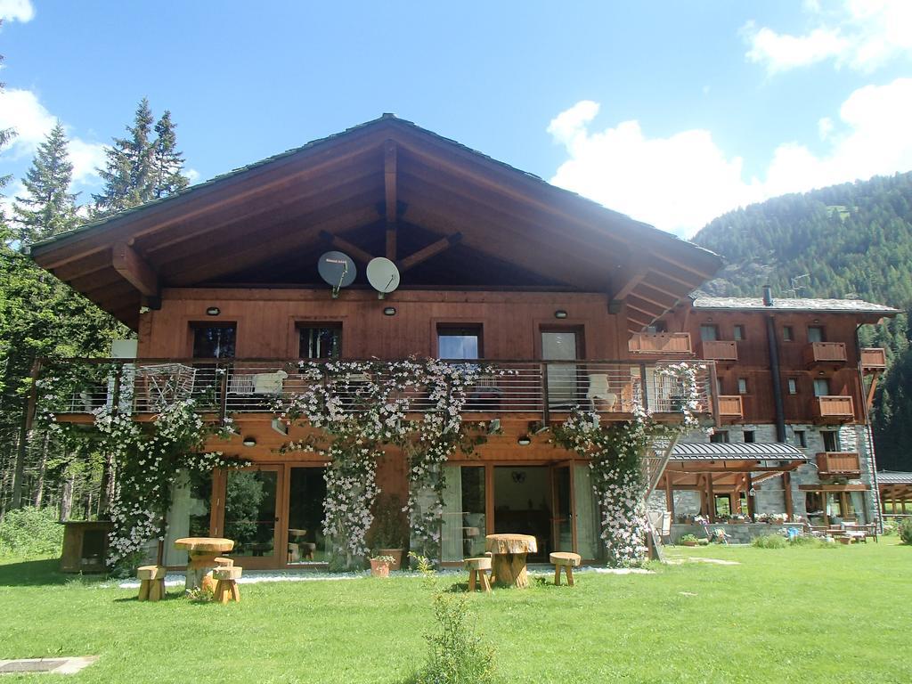 Le Rocher Hotel Champoluc Exterior foto